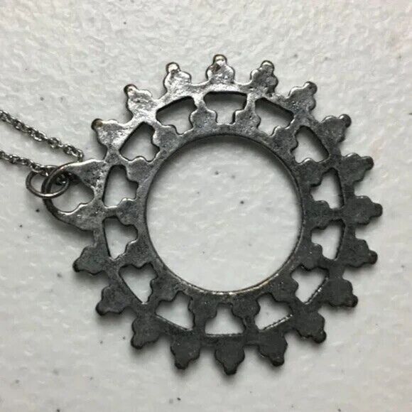 Sun Medallion Pendant Necklace 28in Silver Tone Cable Chain Spring Clasp - Picture 6 of 9